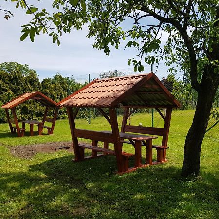 Borostyankert Etterem & Vendeghaz Otel Sitke Dış mekan fotoğraf