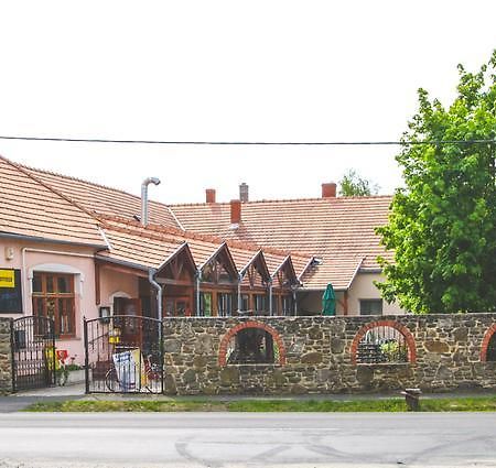 Borostyankert Etterem & Vendeghaz Otel Sitke Dış mekan fotoğraf