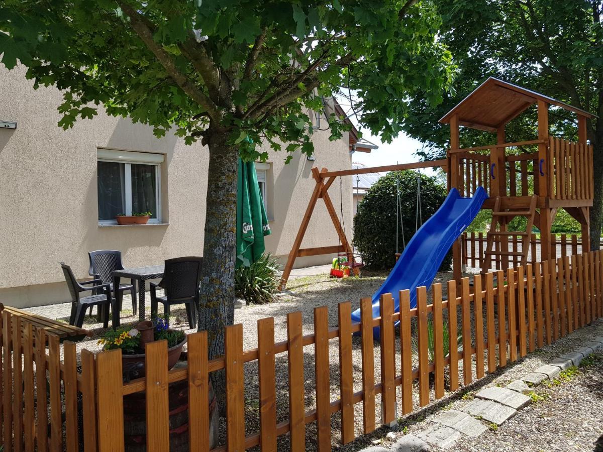 Borostyankert Etterem & Vendeghaz Otel Sitke Dış mekan fotoğraf