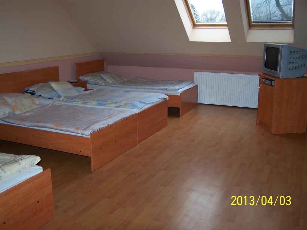Borostyankert Etterem & Vendeghaz Otel Sitke Oda fotoğraf