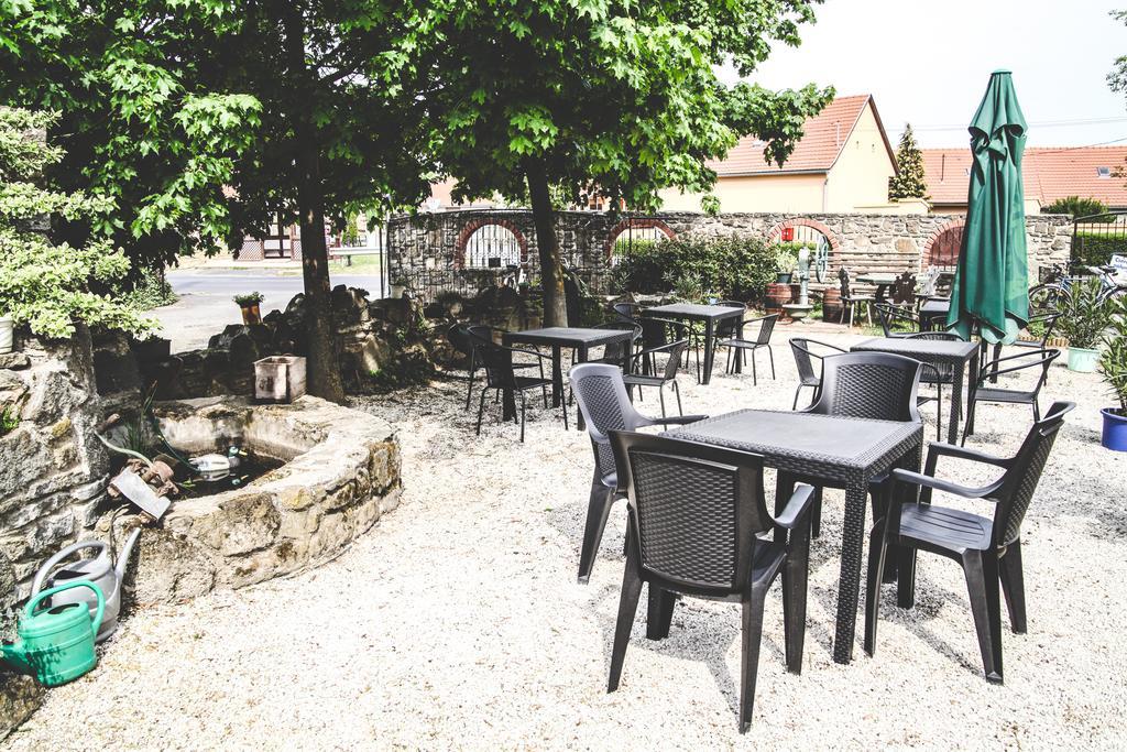 Borostyankert Etterem & Vendeghaz Otel Sitke Dış mekan fotoğraf