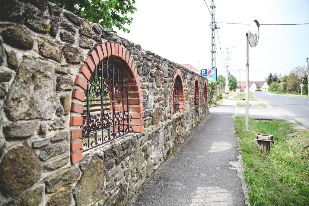 Borostyankert Etterem & Vendeghaz Otel Sitke Dış mekan fotoğraf