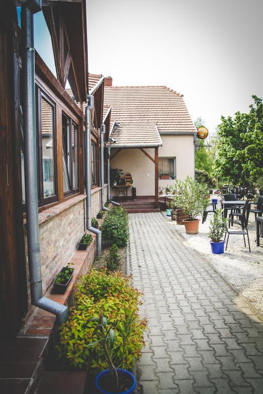 Borostyankert Etterem & Vendeghaz Otel Sitke Dış mekan fotoğraf