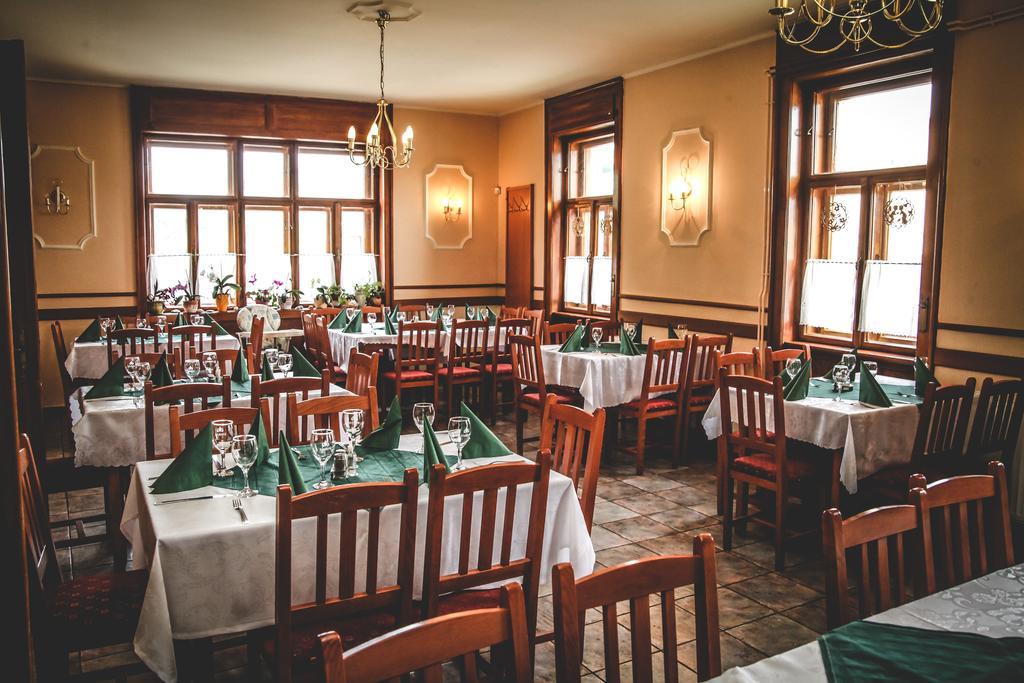 Borostyankert Etterem & Vendeghaz Otel Sitke Dış mekan fotoğraf