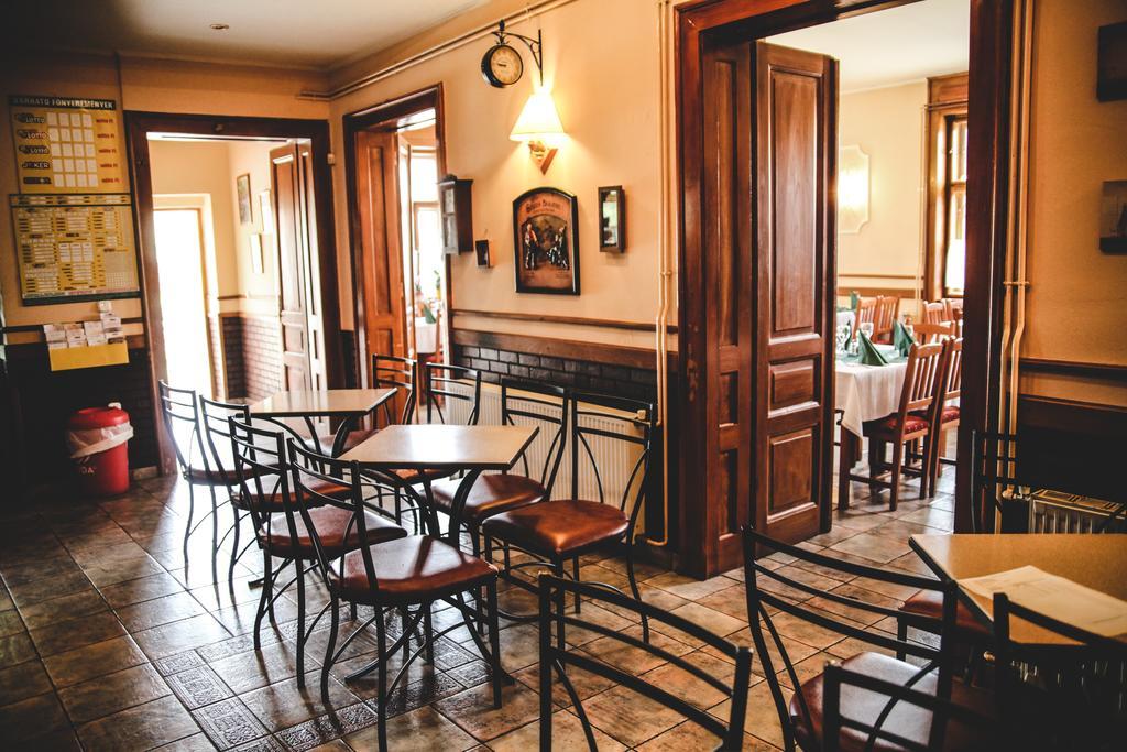 Borostyankert Etterem & Vendeghaz Otel Sitke Dış mekan fotoğraf
